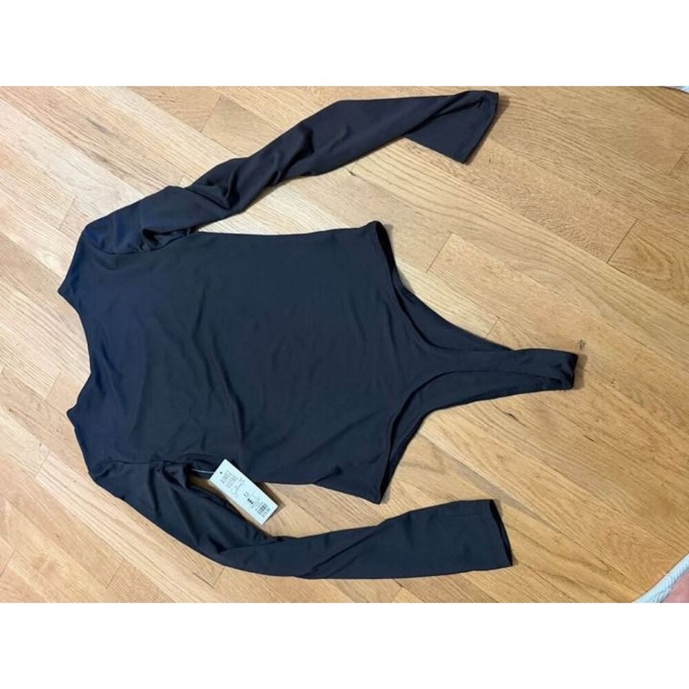 NWT Buttery soft black bodysuit Med